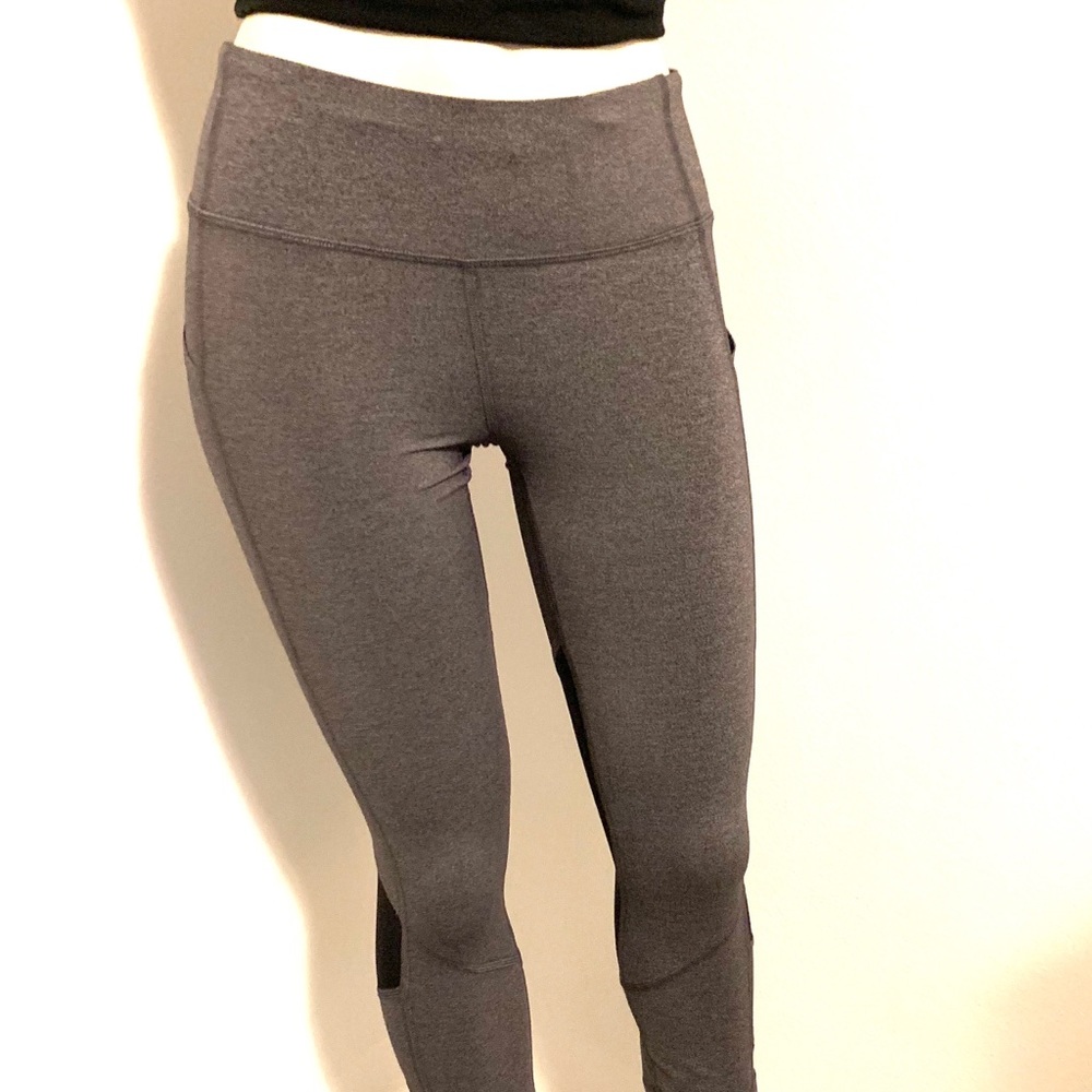 LuLulemon Leggings Grey and Black with pockets.